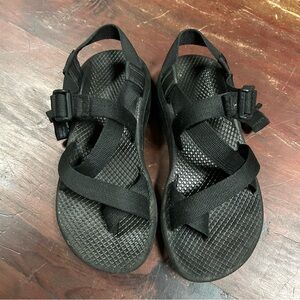 Chaco women’s 6 single strap toe loop black